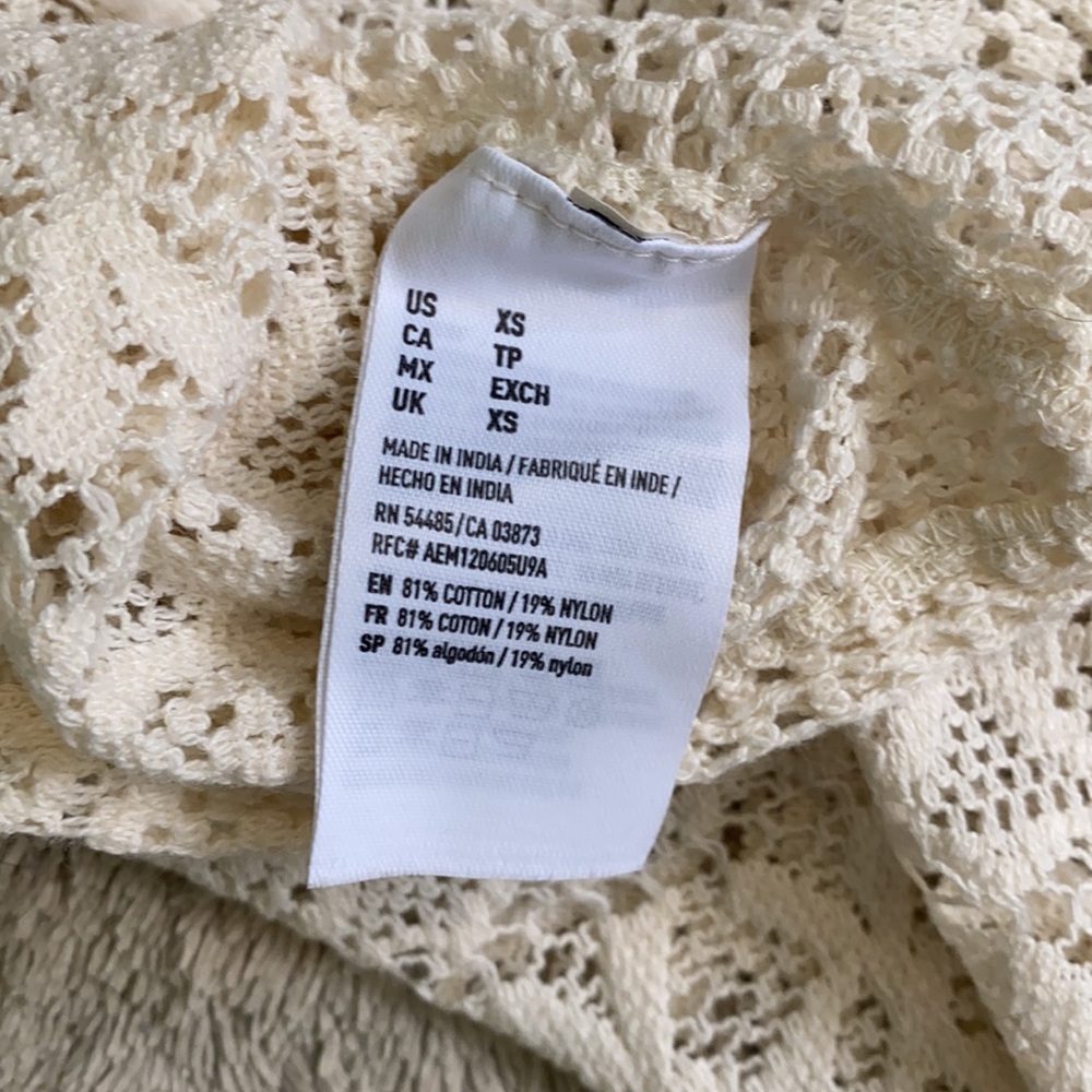 AE Lace Crop Top - Picture 5 of 5